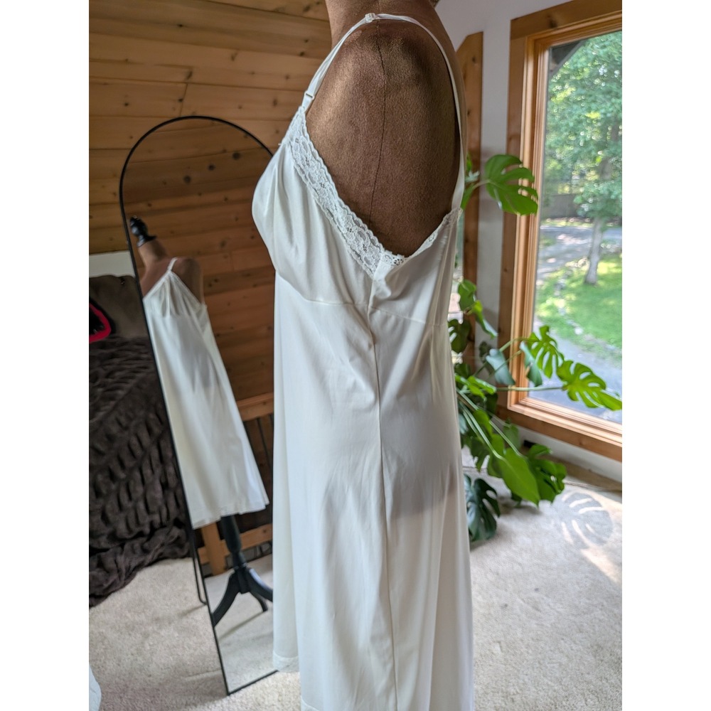 Vintage Ivory Lace Trim Full Slip Lingerie Made in USA White 36 Average - Picture 5 of 10